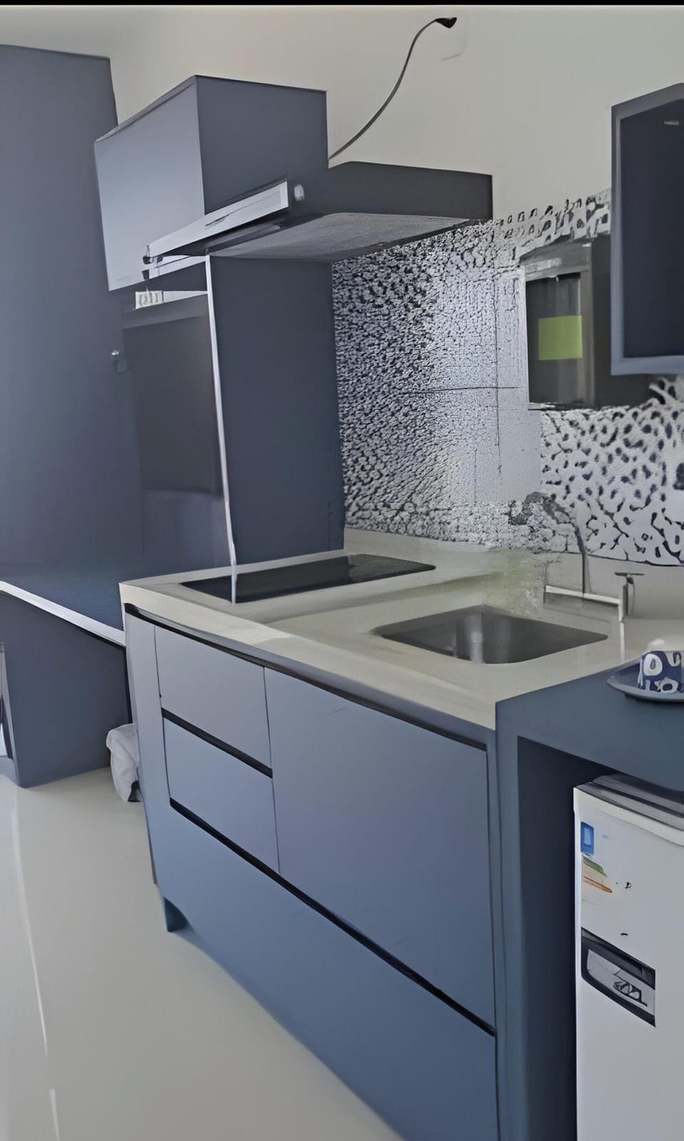 Studio | Private kitchen | Mini-fridge, microwave, stovetop, cookware/dishes/utensils