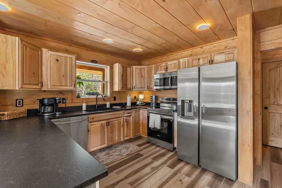 Large Kitchen for Cooking!