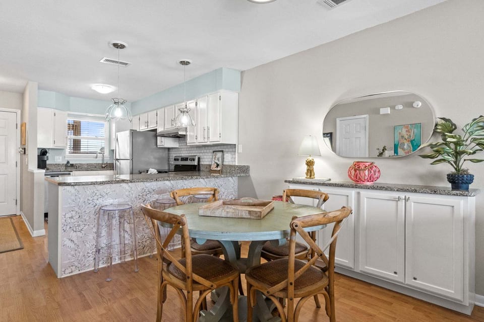 Dining for 4 ~ Open to Kitchen & Living Room ~ Extra Seating at the Kitchen Bar