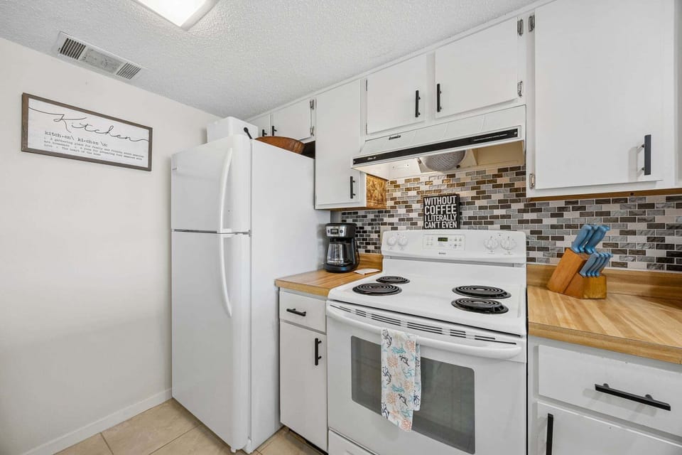 Full kitchen