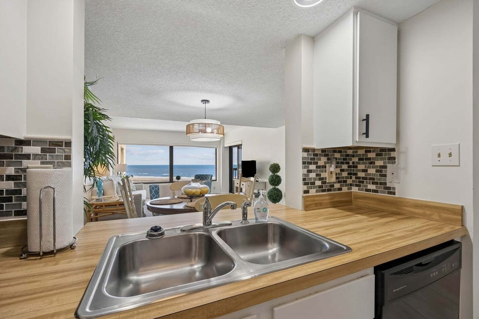 Oceanview from your kitchen sink!