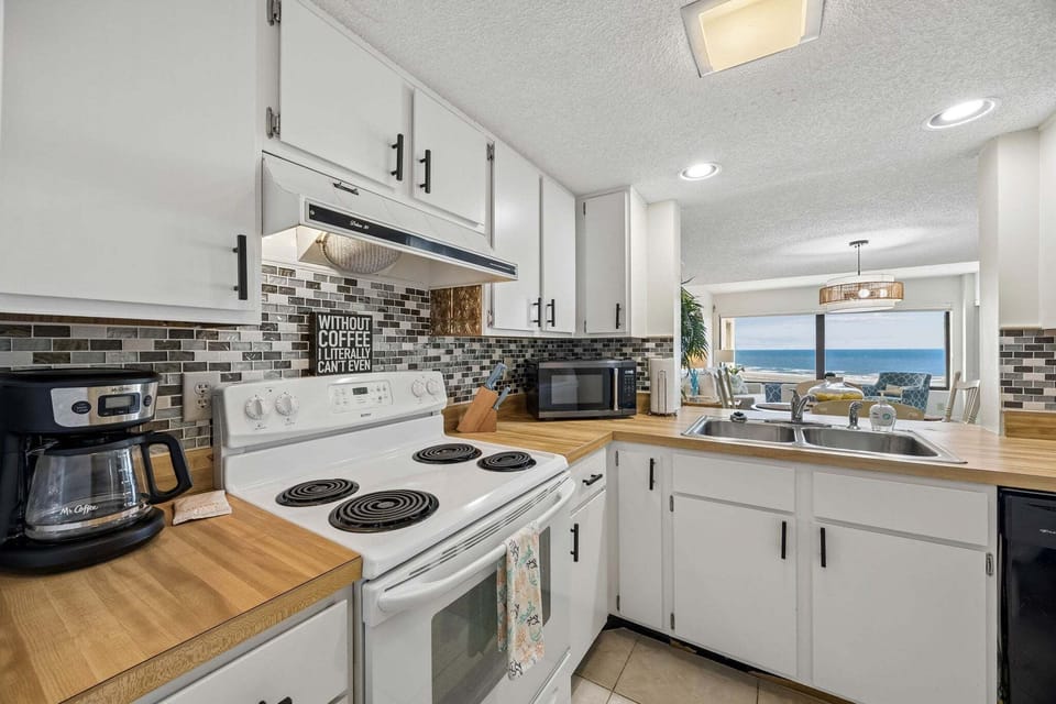 Full kitchen