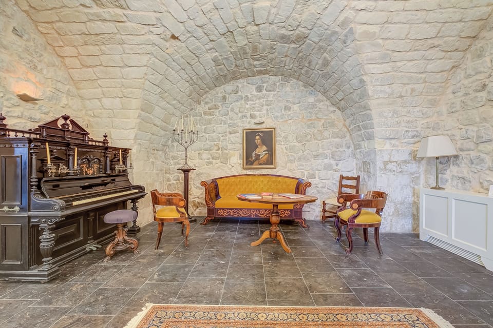 Common area (corridors, hall)