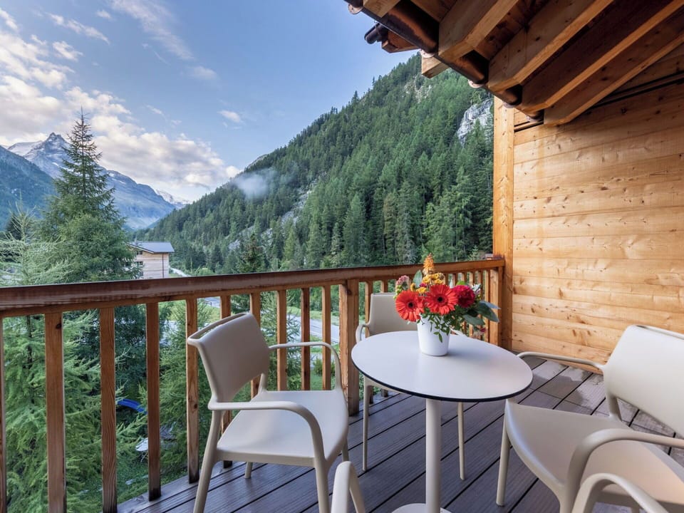 Interior Design, Furniture, Room, Chair, Ceiling, Mountain Range, Wood Stain, Curtain, Larch