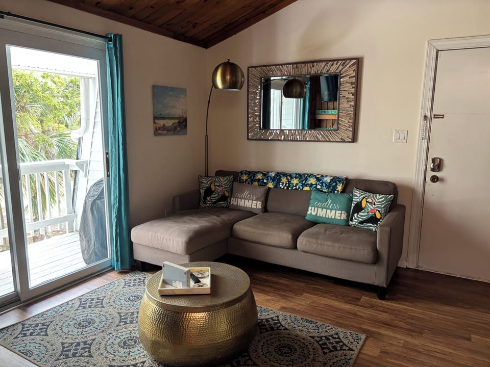 Cozy den for evenings or taking a break from the beach! Roku smart tv included!