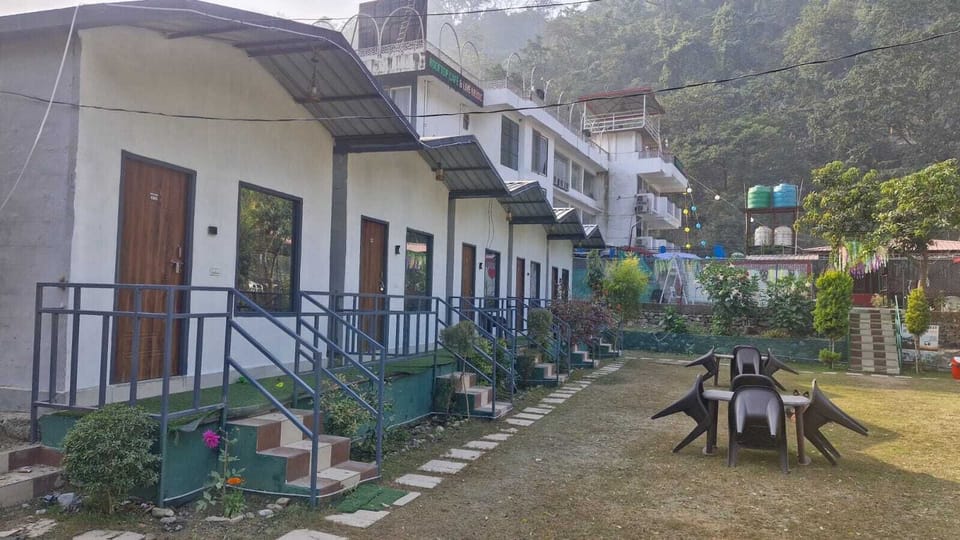 Deluxe Double Room | Property grounds