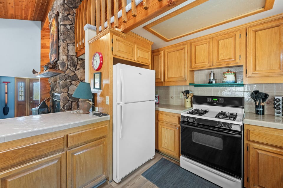 Signature Cabin, 4 Bedrooms, Hot Tub, Mountain View | Private kitchen | Fridge, microwave, oven, stovetop