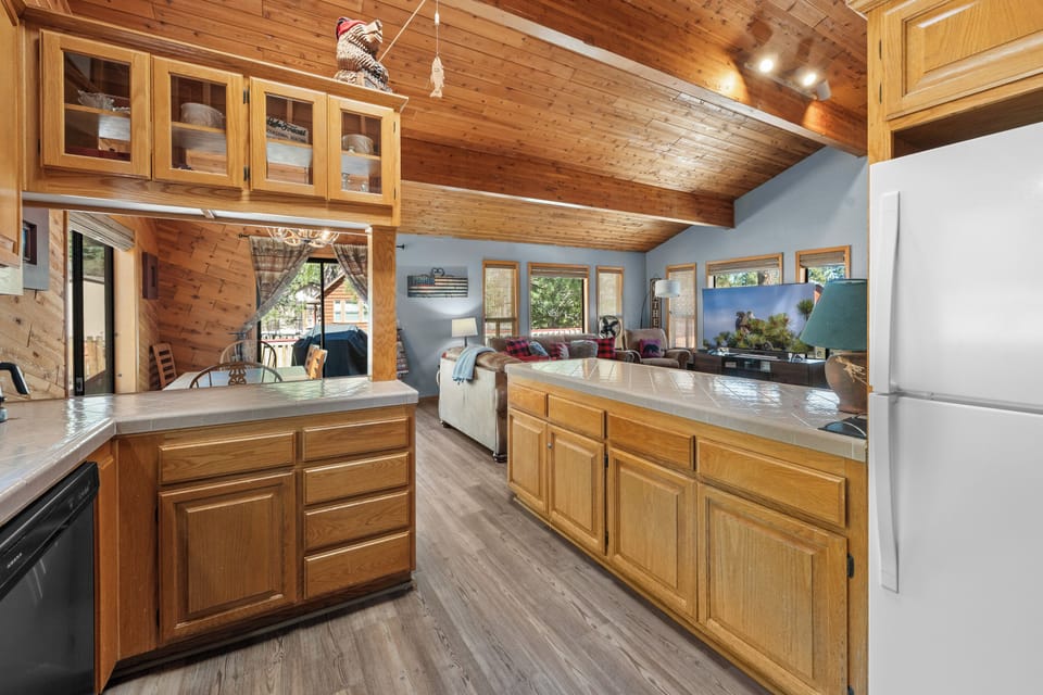Signature Cabin, 4 Bedrooms, Hot Tub, Mountain View | Private kitchen | Fridge, microwave, oven, stovetop