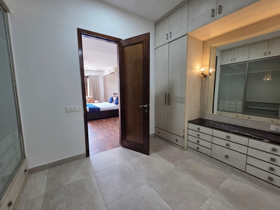 Family Suite | In-room safe, desk, laptop workspace, blackout drapes
