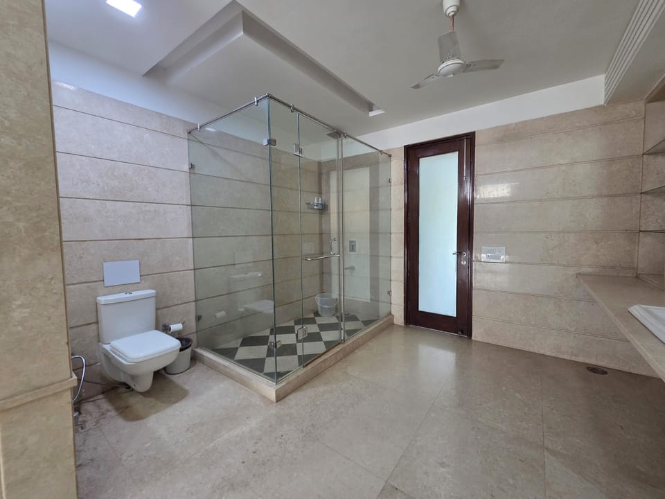 Family Suite | Bathroom | Shower, slippers, towels, soap