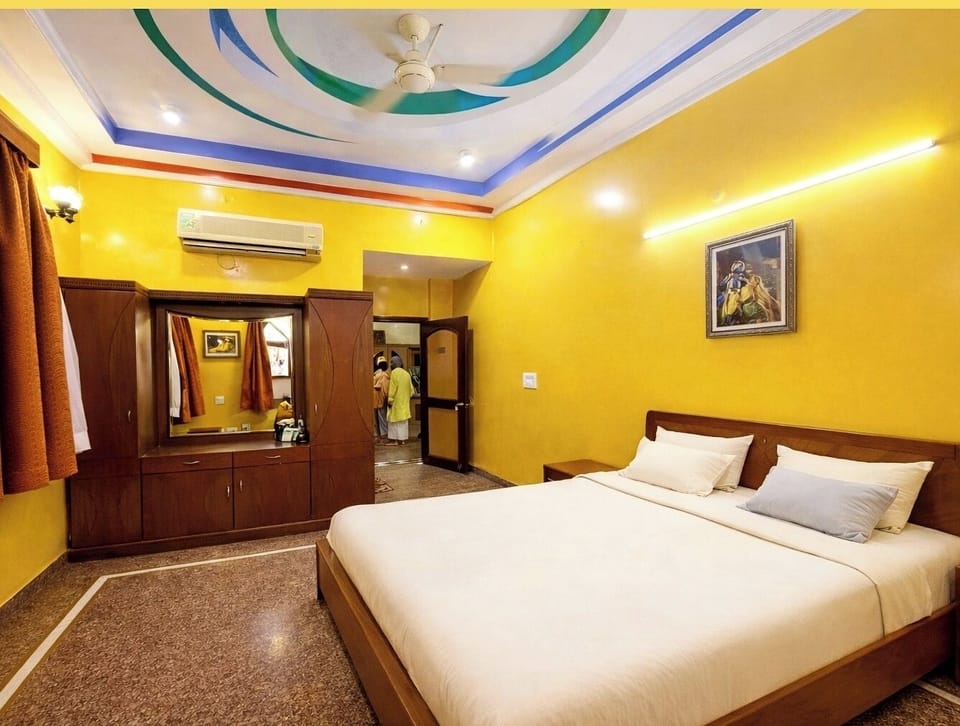 Premium bedding, desk, laptop workspace, free WiFi