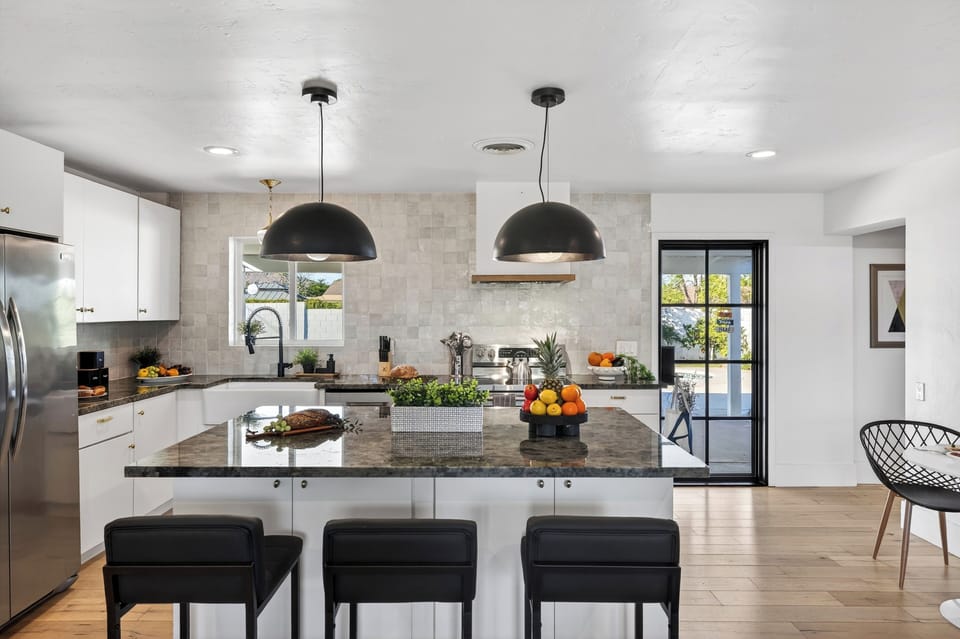 Fully equipped kitchen.