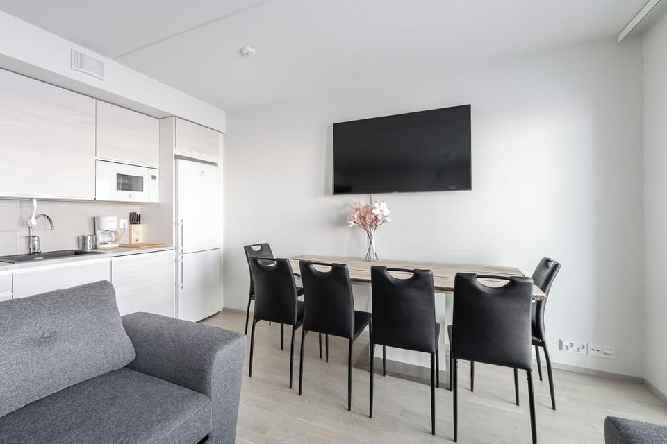 Standard Apartment, Balcony, Lake View | Interior