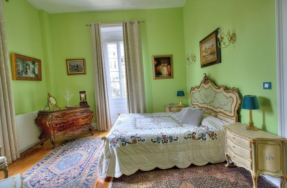 Luxury Suite, Garden View | Individually decorated, individually furnished, blackout drapes