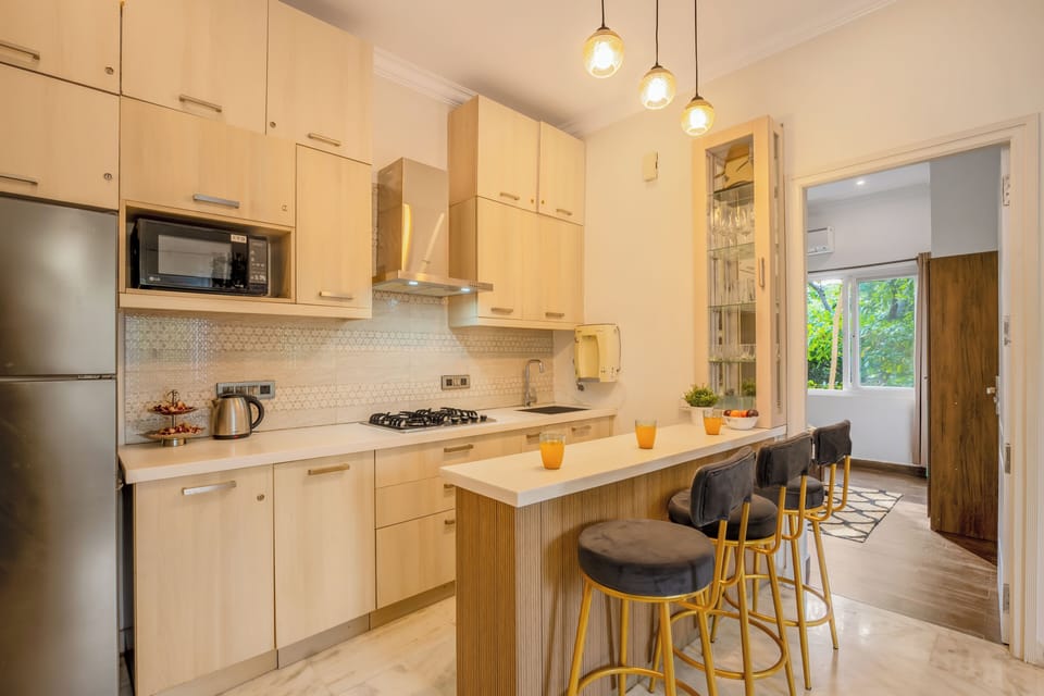 Apartment, 2 Bedrooms, Kitchenette | Private kitchen | Electric kettle, dining tables
