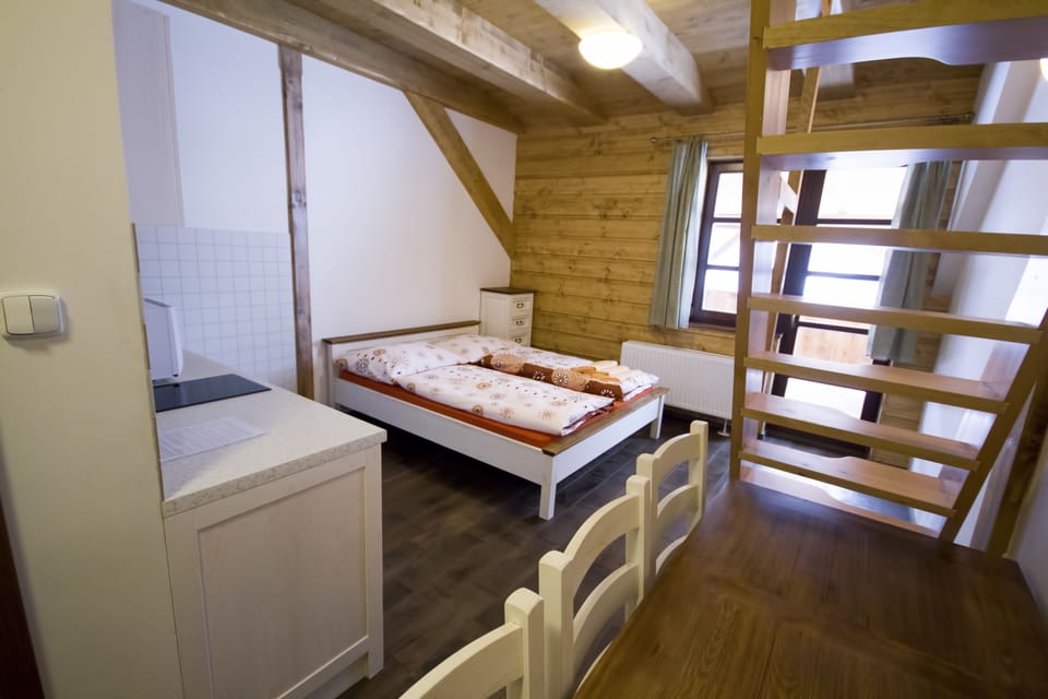 Apartment, 2 Bedrooms, Kitchenette | Free cribs/infant beds, free WiFi, bed sheets