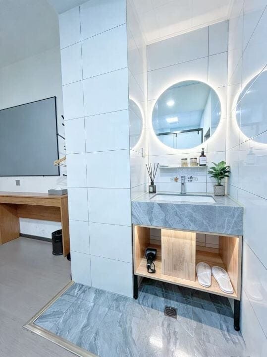 Deluxe Double Room | Egyptian cotton sheets, premium bedding, soundproofing, WiFi (free)