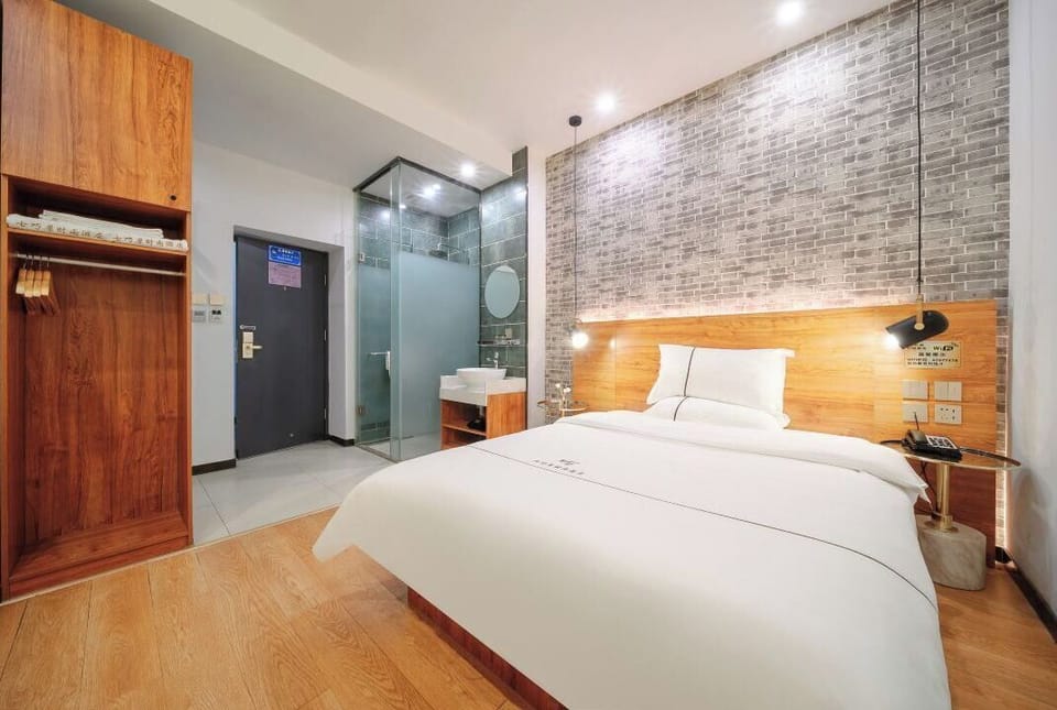 Comfort Double Room | Egyptian cotton sheets, premium bedding, soundproofing, WiFi (free)