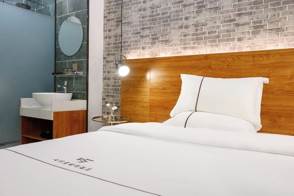 Comfort Double Room | Egyptian cotton sheets, premium bedding, soundproofing, WiFi (free)
