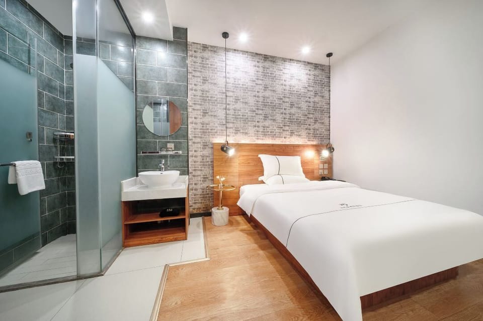 Comfort Double Room | Egyptian cotton sheets, premium bedding, soundproofing, WiFi (free)