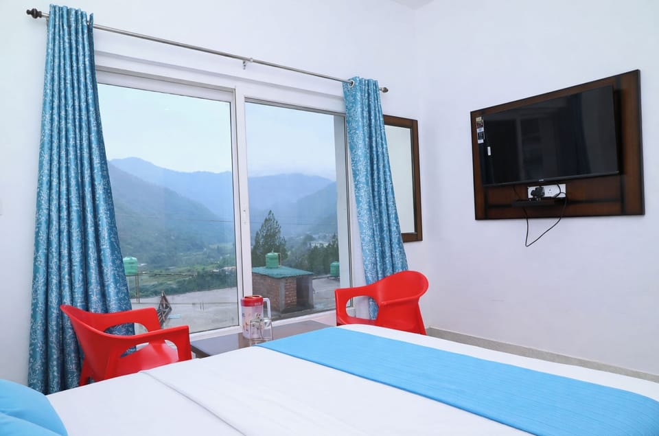 Hypo-allergenic bedding, desk, soundproofing, free WiFi