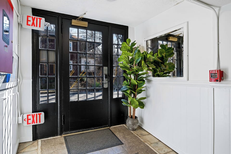 Enjoy easy self check-in and secure building access in our charming boutique property, just steps from downtown Asheville’s shops, dining, and attractions.