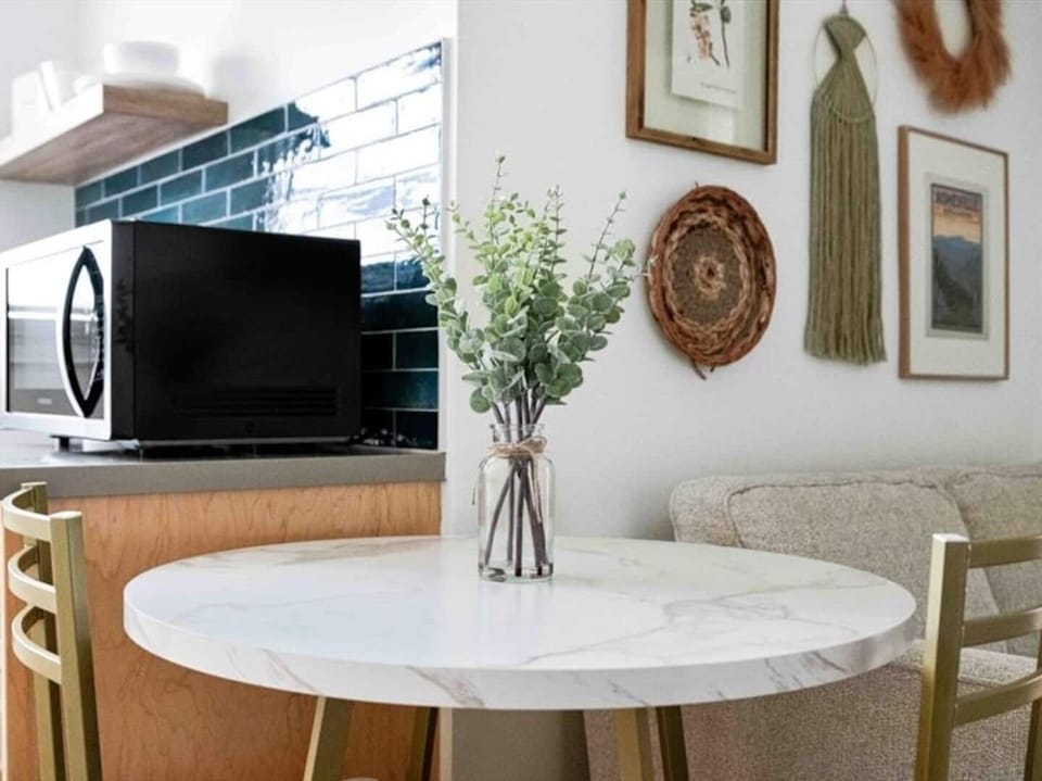 Compact, stylish space for meals, coffee, or catching up.