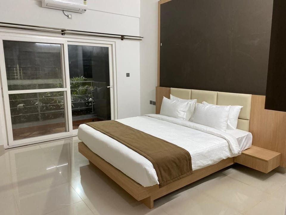 Room | Desk, laptop workspace, free WiFi, bed sheets