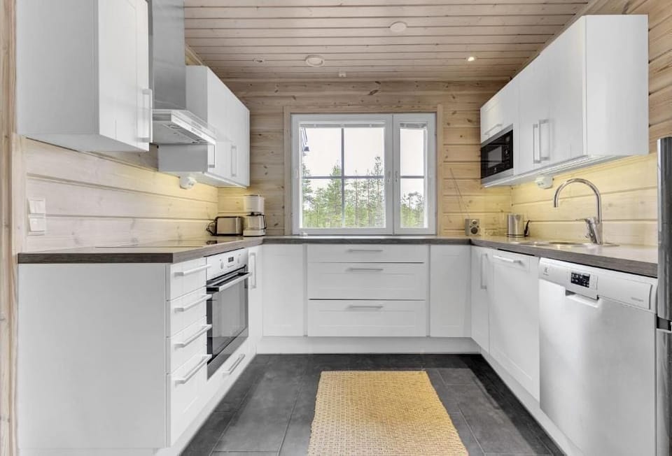 Standard Cabin, 3 Bedrooms | Private kitchen | Full-size fridge, microwave, oven, stovetop