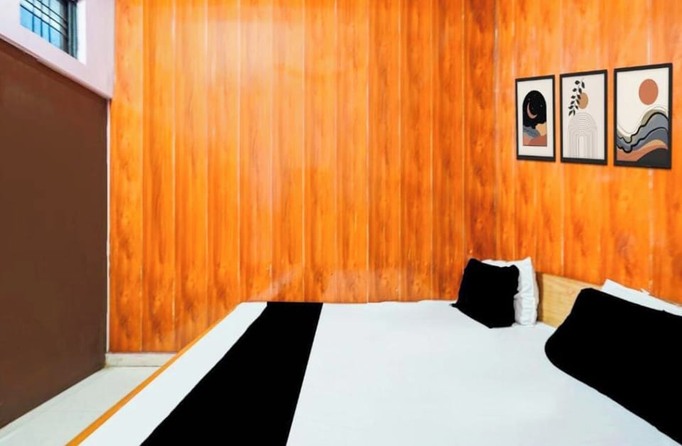 Deluxe Double Room, Air conditioning | Hypo-allergenic bedding, desk, soundproofing, free WiFi