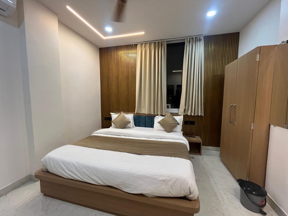 Deluxe Double Room | Desk, laptop workspace, free WiFi