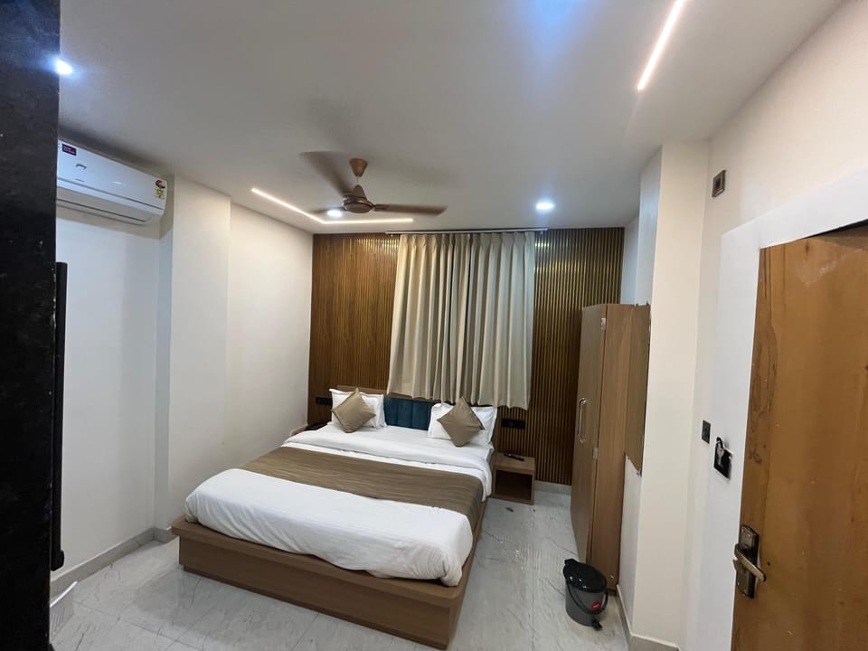 Deluxe Double Room | Desk, laptop workspace, free WiFi