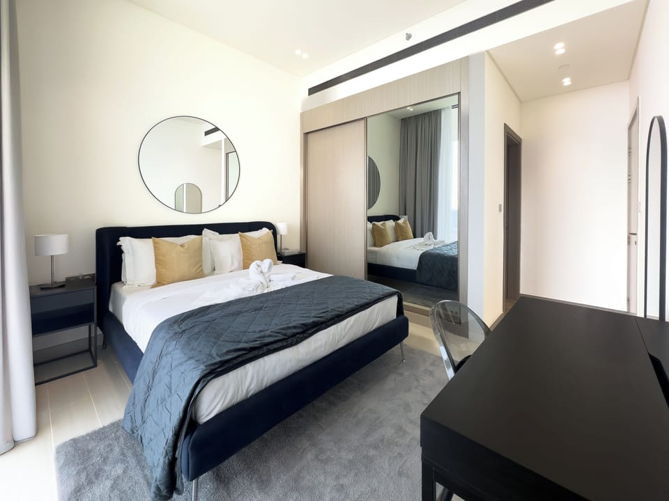 Luxury Apartment, 1 Queen Bed with Sofa bed, Balcony, City View