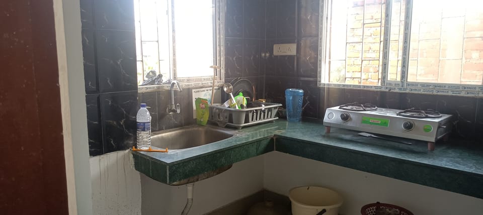 Full-size fridge, cookware/dishes/utensils