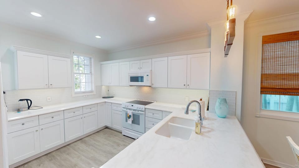 Large Kitchen, great for entertaining