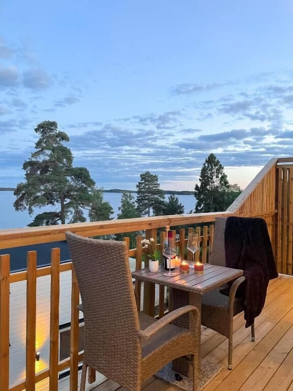 Deluxe Villa, Lake View | Outdoor dining