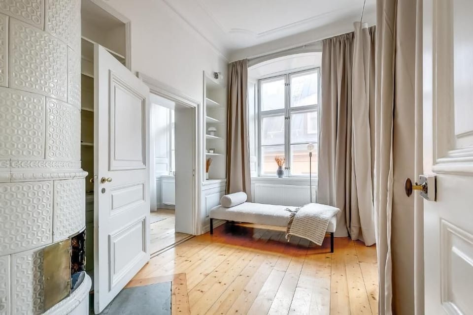 Deluxe Apartment, City View | Interior