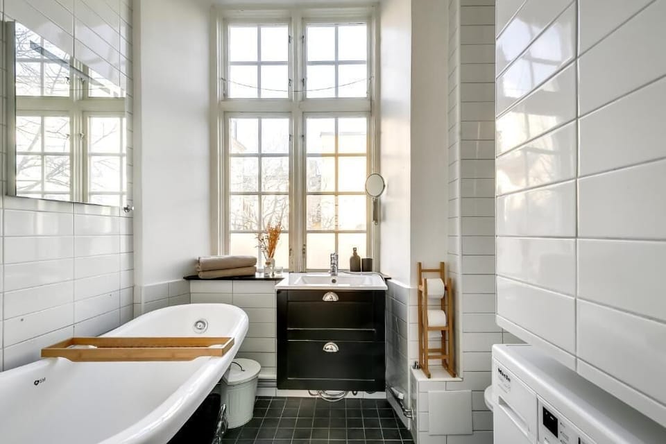 Deluxe Apartment, City View | Bathroom | Separate tub and shower, free toiletries, hair dryer, towels