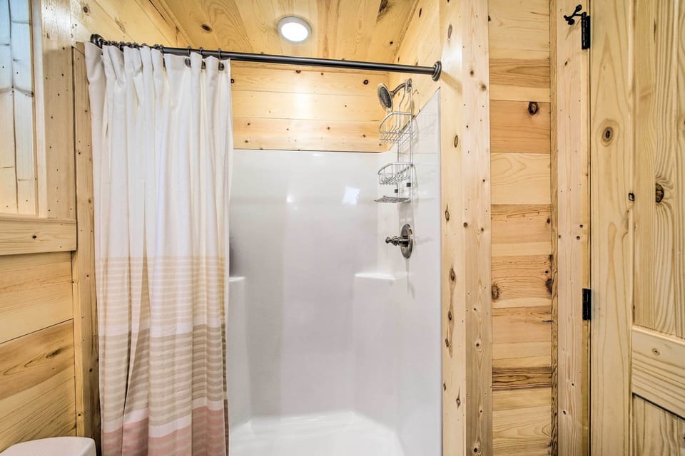 Swim, Hike & Unwind: Dual-cabin Gem in Broken Bow! Cottage in Broken Bow