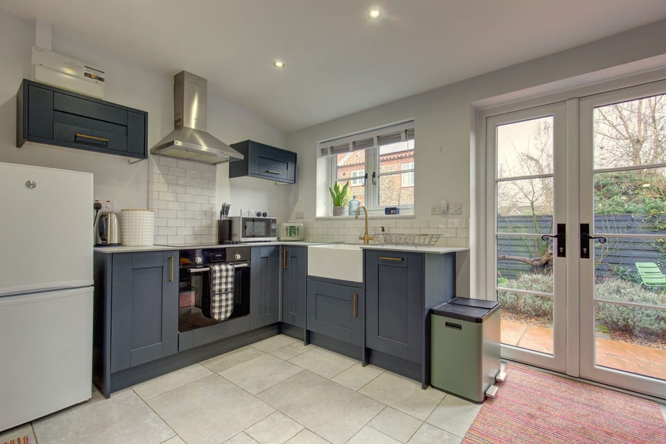 1 Church Cottages, Aylmerton: The modern fitted kitchen with french doors to the garden