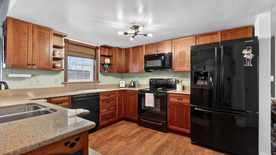 House, 3 Bedrooms | Private kitchen | Coffee/tea maker, fridge, oven, toaster