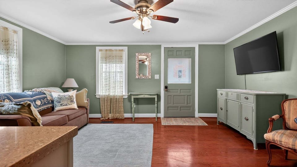 Apartment, 1 Bedroom | Living area | Smart TV, streaming services
