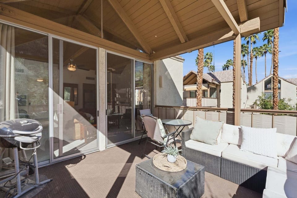 Studio | Outdoor dining