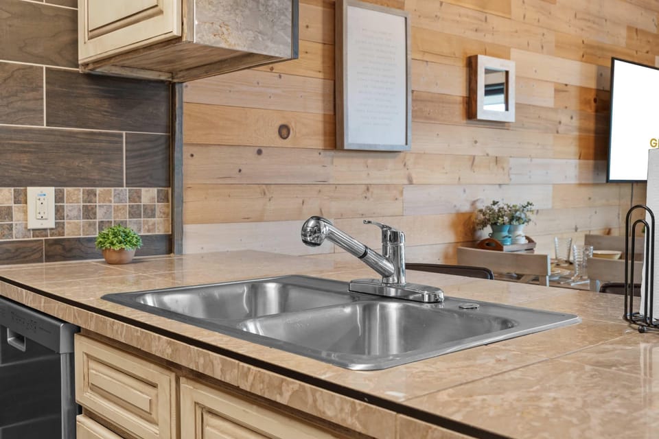 Condo, 1 King Bed with Sofa bed, Balcony, Golf View (Hole-in-One Hideaway) | Private kitchen