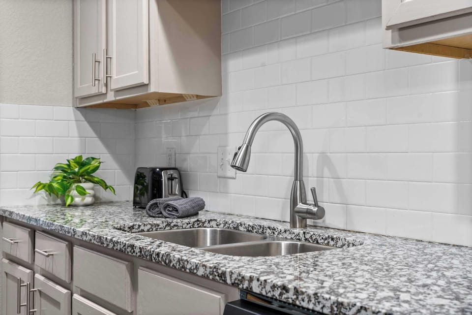 Condo, Multiple Beds, Balcony, Garden View (Sunset Cove at Table Rock Lake) | Private kitchen