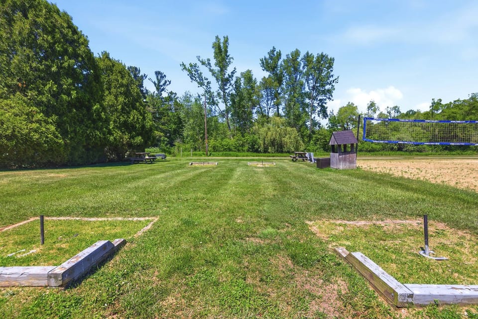 Horseshoes and volleyball add classic resort fun for all ages.