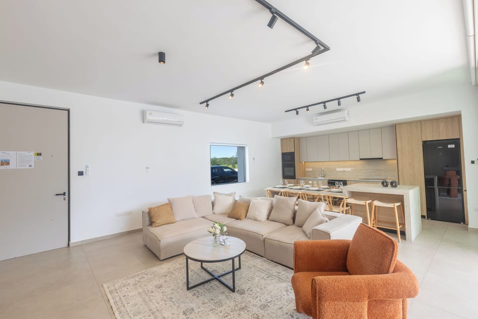 Villa, 5 Bedrooms, Private Pool, Garden View | Living room