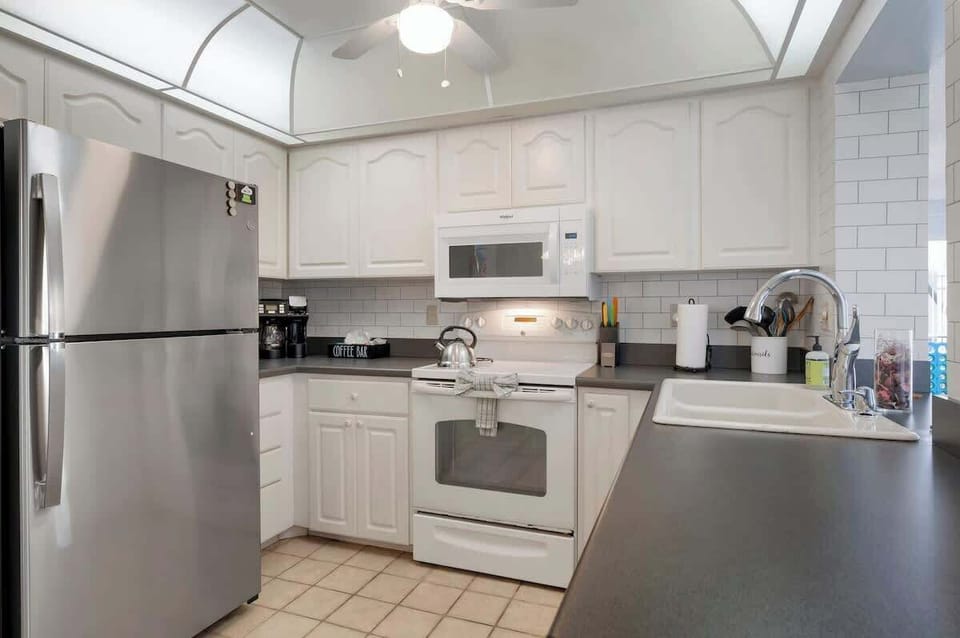 Fully equipped kitchen for everyday cooking