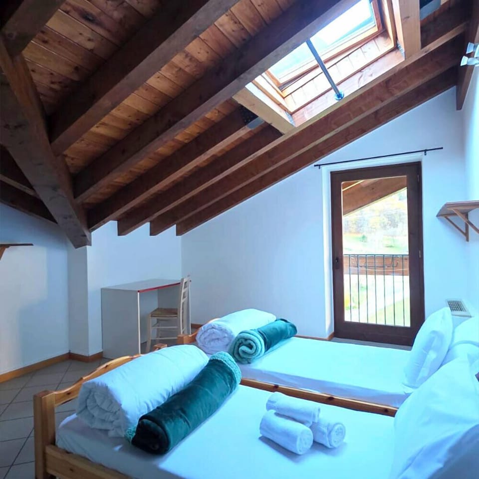 Classic Double Room, Mountain View | In-room safe, laptop workspace, blackout drapes, free WiFi