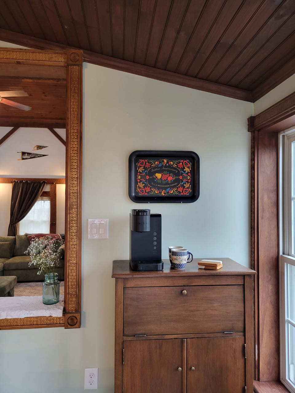 Indoors, Screen, Hardwood, Furniture, Table